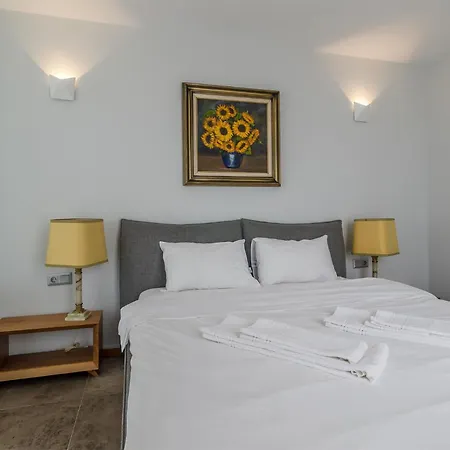 Ambra בית הארחה 4*