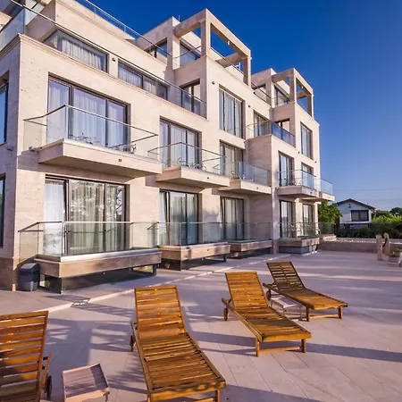 Ambra בית הארחה