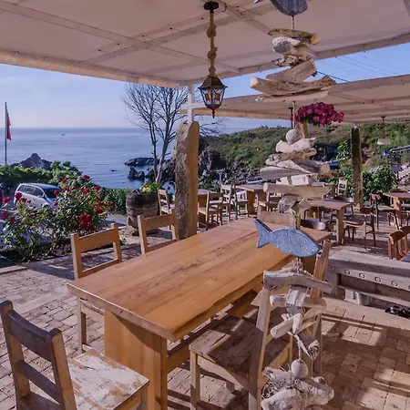 Ambra בית הארחה