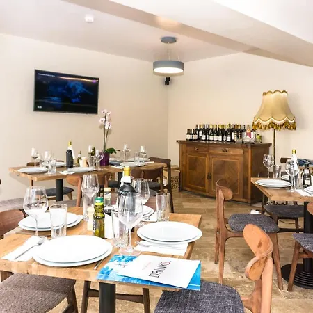 Ambra בית הארחה