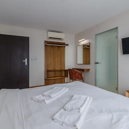 Pensión Ambra 4*